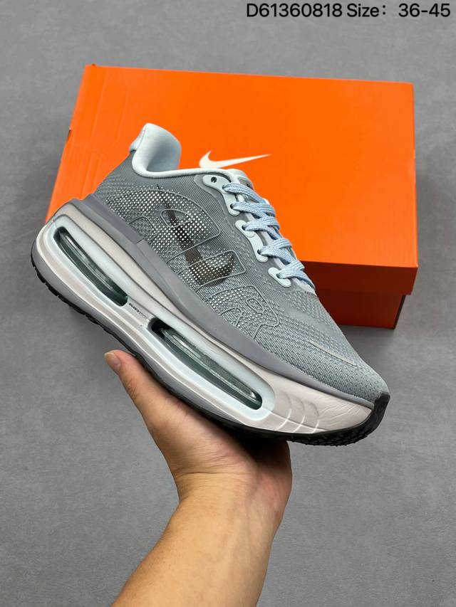 Nike Vomero Premium 耐克 舒适减震防滑 低帮跑步鞋 全掌Reactx泡绵中底 前掌和后跟还配备了Air Zoom气垫单元 据说跑起来更快更舒