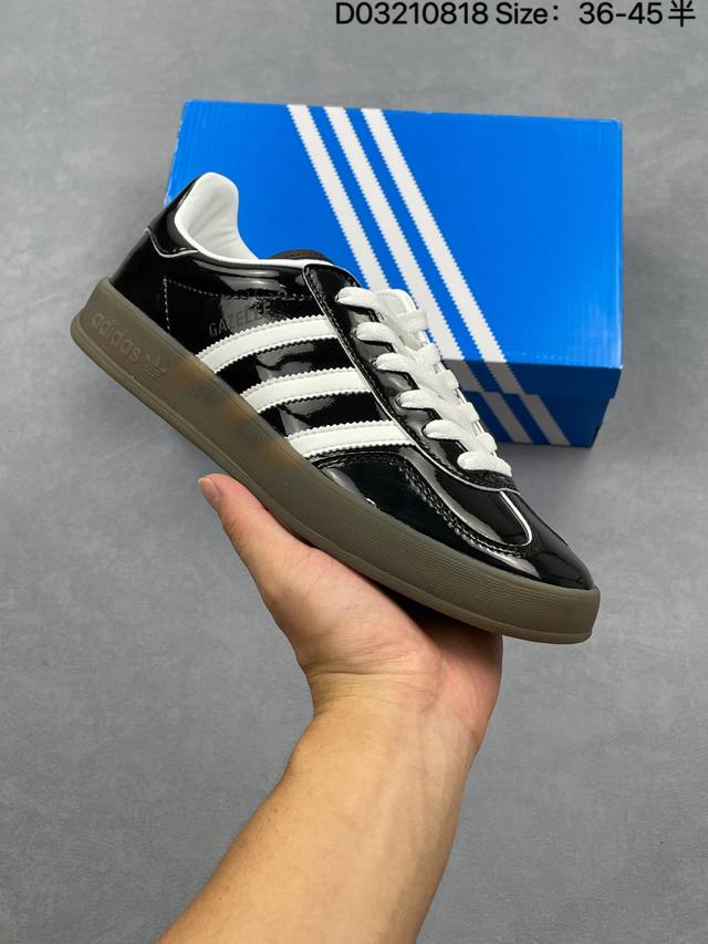 阿迪达斯Adidas Originals Gazelle Indoor 三叶草休闲防滑耐磨低帮板鞋鞋头出色设计 塑就出众贴合感稳固的后跟贴合足部曲线设计软弹舒适