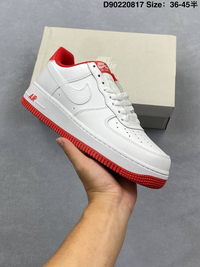 耐克Nike Air Force 1 Low 空军一号低帮百搭休闲运动板鞋。柔软、弹性十足的缓震性能和出色的中底设计，横跨复古与现代的外型结合，造就出风靡全球三
