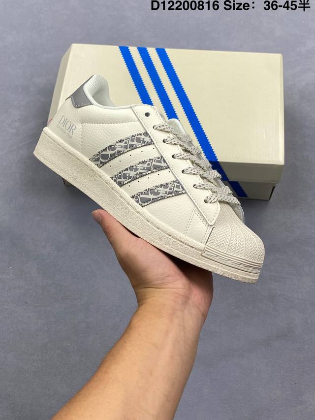 阿迪达斯 Adidas Superstar 三叶草 贝壳头系列经典休闲运动板鞋。 Id:D122000816 尺码：看图所示 货号：Jq1256