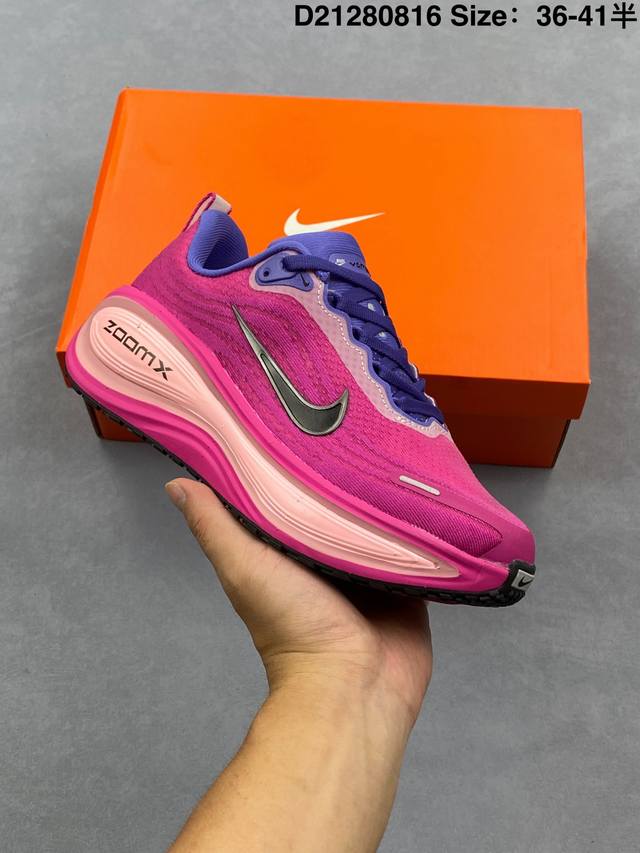 公司级Nike Vomero Plus 耐克 舒适减震防滑 低帮跑步鞋 全掌Reactx泡绵中底 前掌和后跟还配备了Air Zoom气垫单元 据说跑起来更快更舒