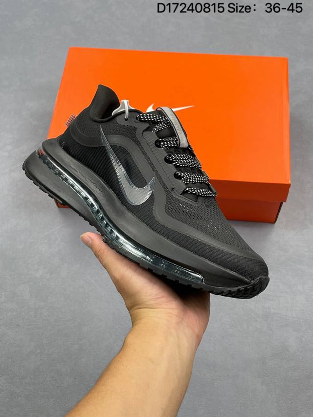 Nike Pegasus Premium跑步鞋 使用了新型的缓震材料 脚感偏韧 后跟有加厚的海绵填充 鞋子前掌和后掌做了加宽设计 增加了跑步时的稳定性 织物加网