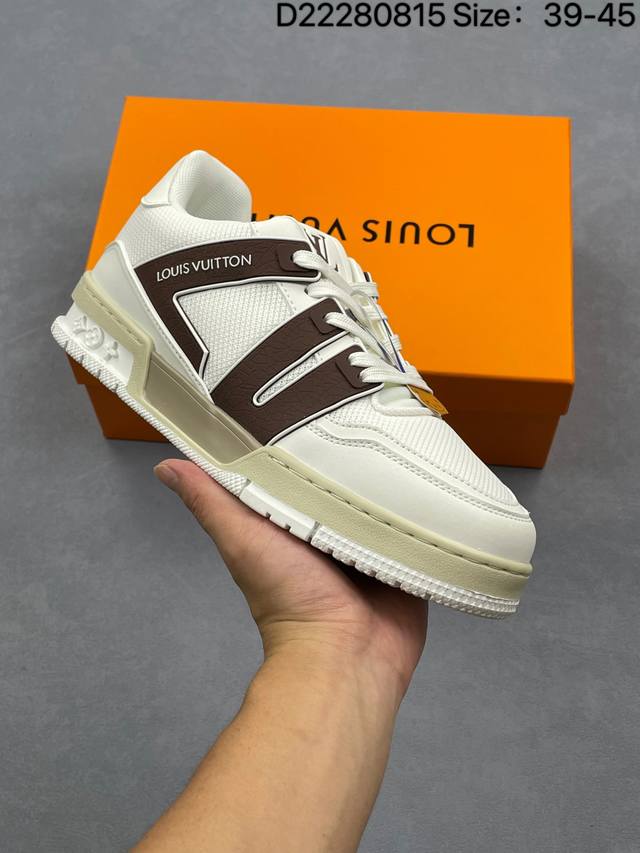 路易威登 Louis Vuitton Lv路易威登板鞋 时尚运动鞋潮厚底增高男鞋。舒适防滑底和百搭性霸屏整个时尚娱乐圈，细节调整完美主义！采用柔软皮革织物拼接鞋