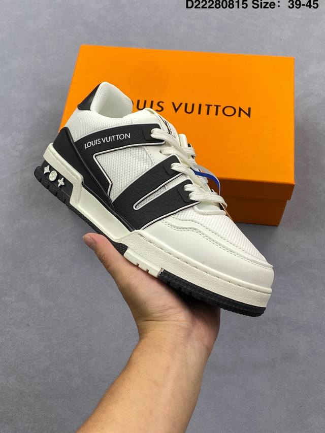 Louis Vuitton Louis Vuitton路易威登 广东原产，采用皮革鞋面材质，，内里全小羊皮打造及去味海玻璃脚垫，外置耐磨橡胶大底全新Lv路易威登