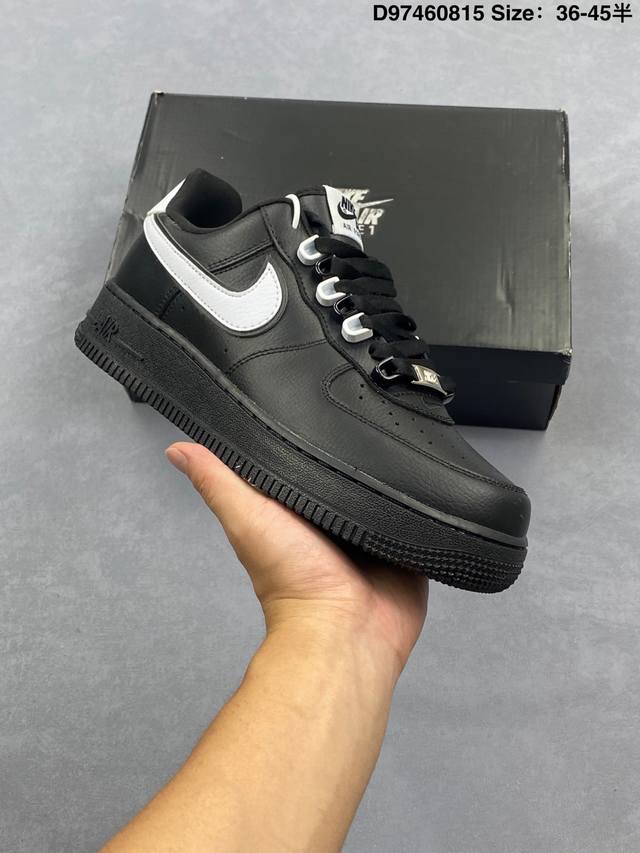 公司级 耐克Nike Air Force 1’07空军一号低帮百搭休闲运动板鞋。柔软、弹性十足的缓震性能和出色的中底设计，横跨复古与现代的外型结合，造就出风靡全