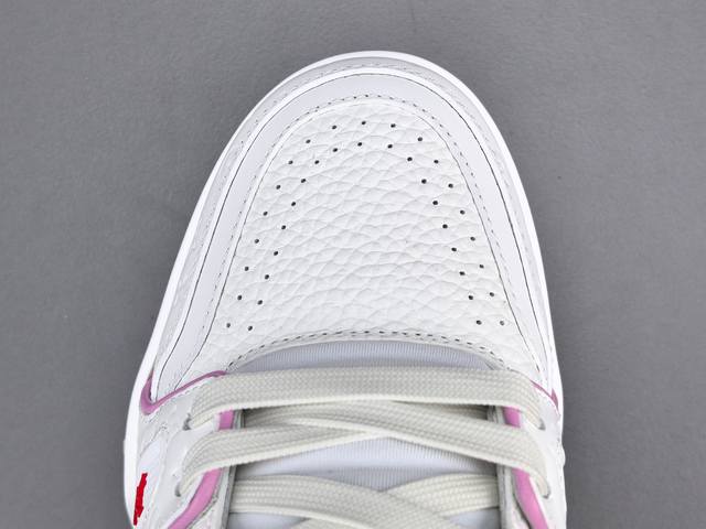 渠道优势， ！ 专柜版：驴牌 Louis Vuitton 路易威登 Lv Trainer 低帮休闲板鞋 尺码： 35 36 37 38 39 40 女款 注：此