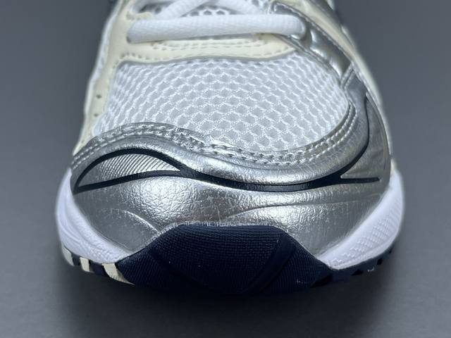 渠道优势 ！ 新Plus版 亚瑟士 Asics Gel-Kayano 14 复古舒适 织物合成革 低帮 休闲跑步鞋 男款 白黑银 货号1202A056-109
