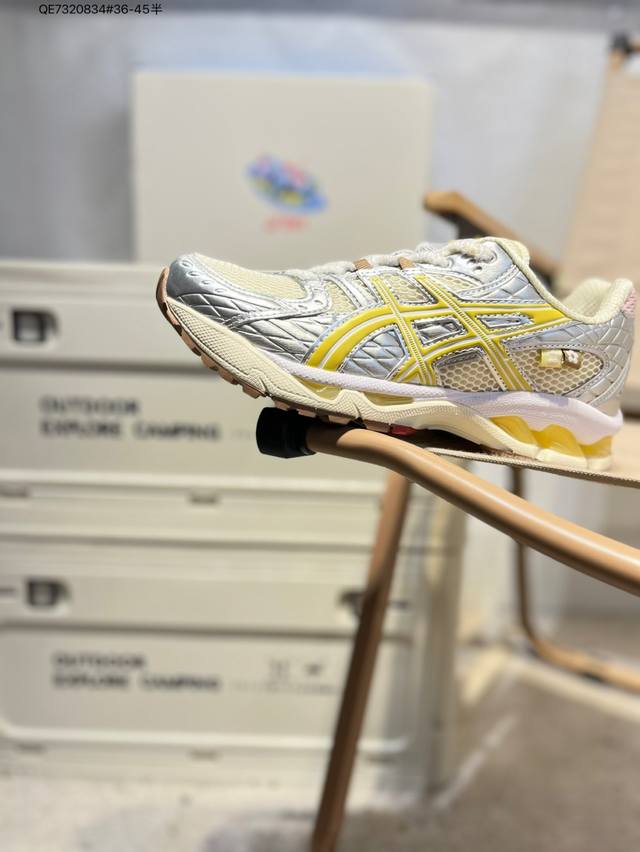 Asics Gel-Nimbus 10.1亚瑟士经典跑鞋 如今机能风和户外风吹得正劲，便是主打“Urban Outdoor机能越野风格”，城市和户外场景都能轻松