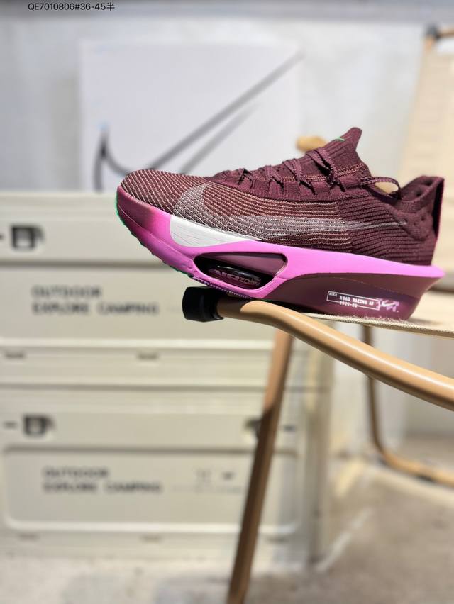 新品发布 Nike Air Zoom Alphafly Next%整体采用前作的设计语言，并且对后者的细节进行升级，马拉松和长距离路跑的性能极限设计而生。 货号