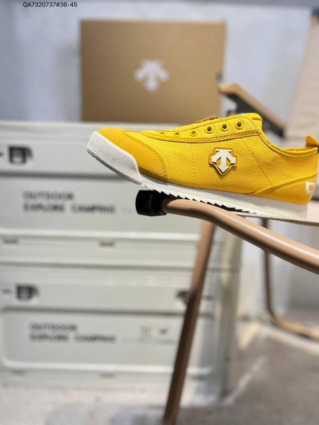真标半码制#原楦原纸版开发版型#采用涤纶加密帆布面料,舒适透气#缜密拉帮中底布#外置环保切片组合轻质Md发泡防滑橡胶外底日系专业运动品牌-迪桑特 Descent