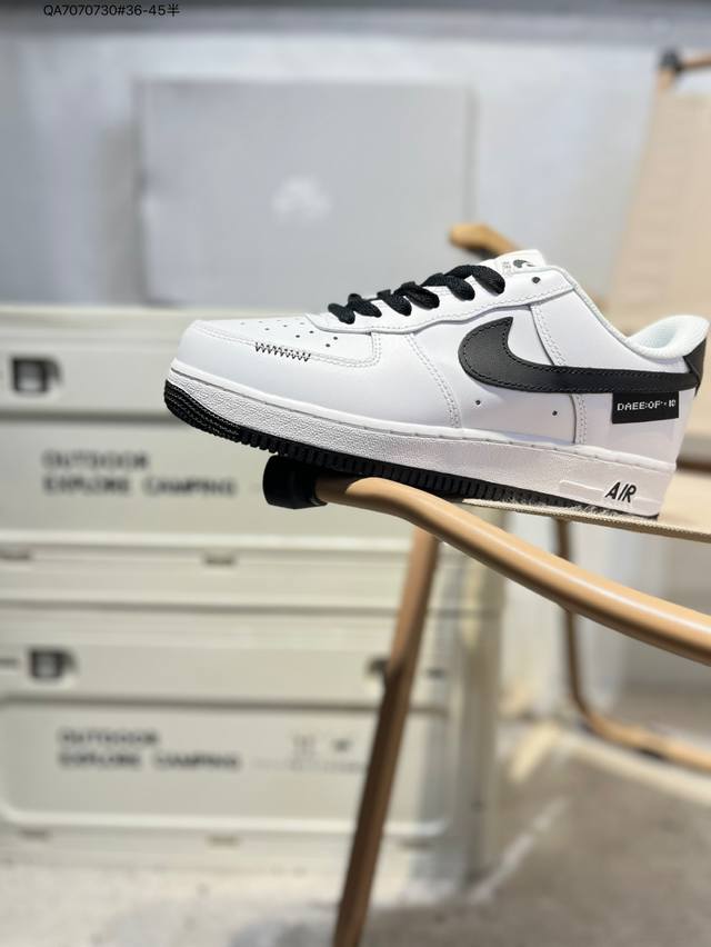 耐克 Nike Air Force 1 '07空军一号 百搭休闲运动板鞋。柔软、弹性十足的缓震性能和出色的中底设计，横跨复古与现代的外型结合，造就出风靡全球三十