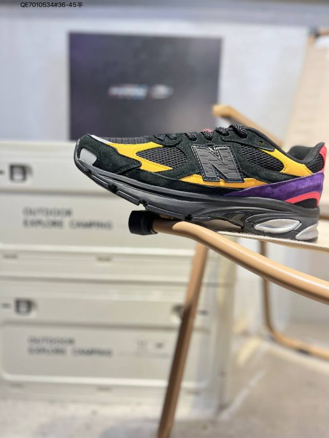 New Balance 2010系列复古老爹风休闲鞋 #采用轻质牛剖革拼接透气网眼衬垫织物鞋面材质 T-Beam大底提供足步弓支撑，保持步态稳定 后跟搭载外露缓