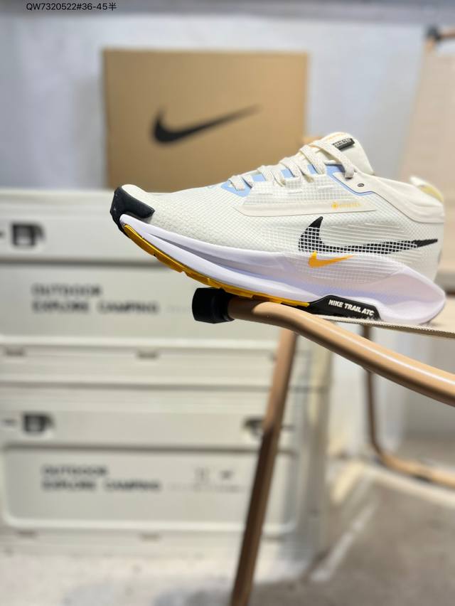 Nike Reactx Pegasus Trail 5 Gtx 越野跑步鞋 登月兼顾迅疾外观和稳固脚感 后跟覆面和中足动态支撑巧妙融合 缔造稳定顺畅的迈步体验
