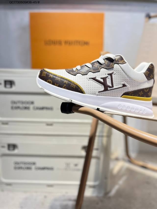 Louis Vuitton 路易威登 男女鞋配置厚实抽屉礼品鞋盒，采用荔枝纹二层牛剖革组合粒面牛剖革鞋面材质，鞋垫嵌入软脚感Eva物料，外置Tpr光泽隔色鞋底法