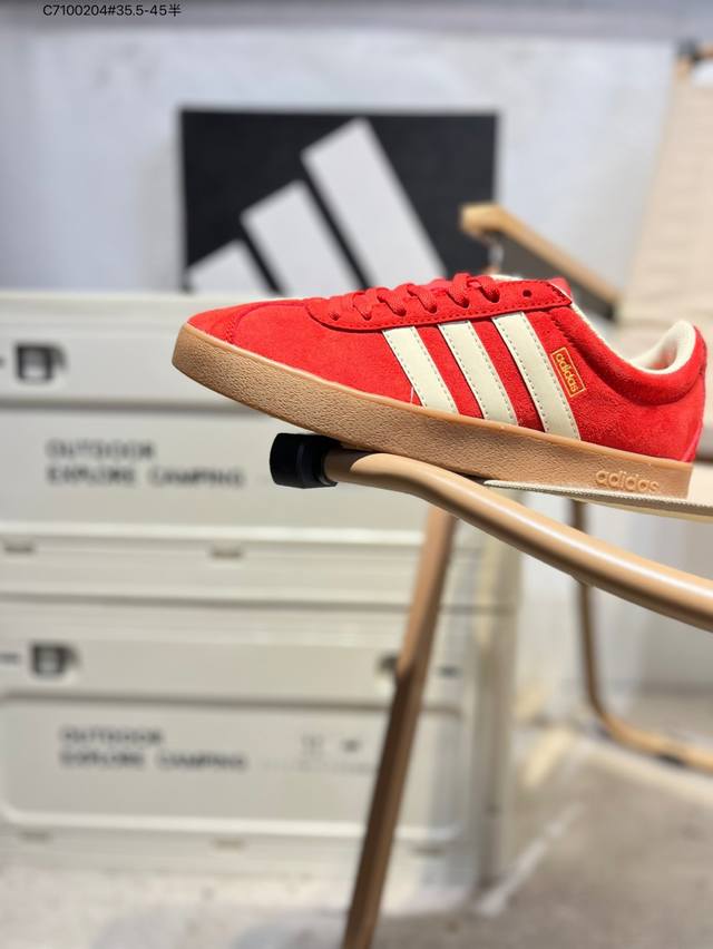 Adidas Neo Vi Court Classic 三叶草休闲复古运动板鞋 经典侧面三道杠和鞋舌三道杠的标示彰显其身份 承载青春情怀的板鞋 品牌辨识度清晰K