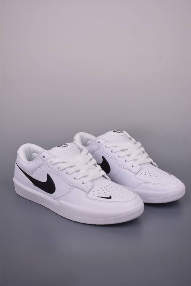 耐克Nike Sb Force 58 硫化杯底 传统篮球风格 原楦版型 Nike Sb Force 58 男 女滑板鞋采用包边设计 经久耐穿 硫化结构则有效提升