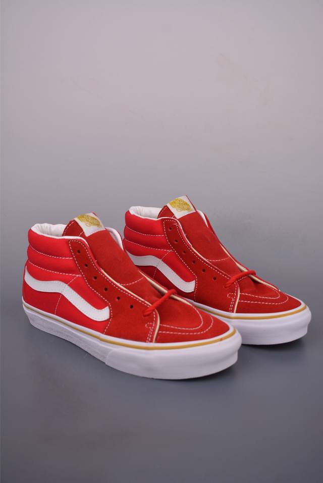Vans Premium Sk8-Mid 中国红 范斯官方 复古休闲中帮滑板鞋 鞋面红白配色设计简约又醒目 采用帆布与麂皮材质拼接而成 中帮版型 不仅潮流感十足