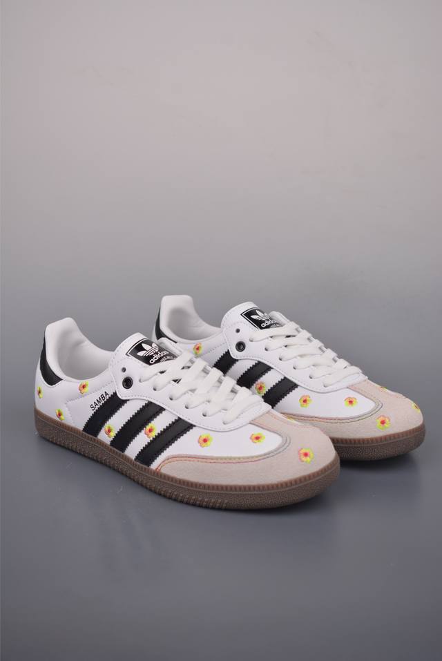 Adidas Samba Og 复古桑巴板鞋 纯原大厂出品 这款桑巴鞋展示了高质量的工艺 带有装饰的超锁缝制和无缝的手感 柔软、柔软的皮革造型和标志性的3条纹完