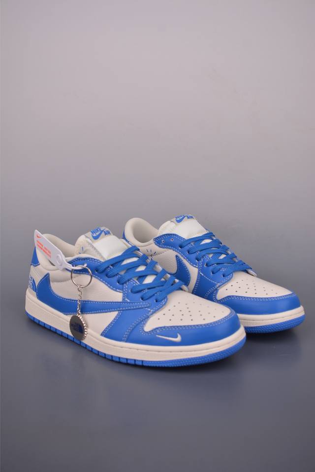 Fragment X Travis Scott X 北面 Air Jordan 1 Low 三方联名倒钩 全新的三方联名低帮倒钩鞋面延续了黑脚趾设计，整双鞋以全