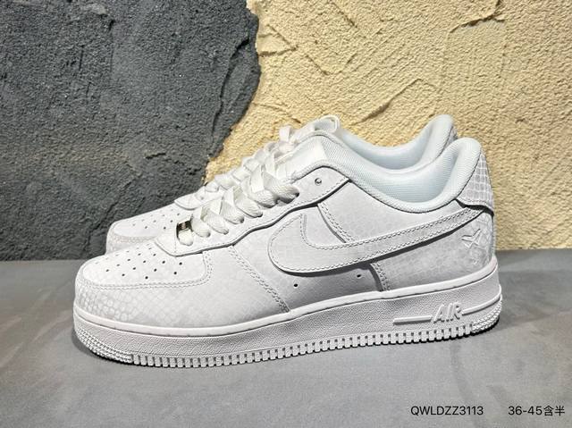 新品上市实拍 耐克Nike Air Force 7空军一号低帮百搭休闲运动板鞋。柔软、弹性十足的缓震性能和出色的中底设计，横跨复古与现代的外型结合，造就出风靡全