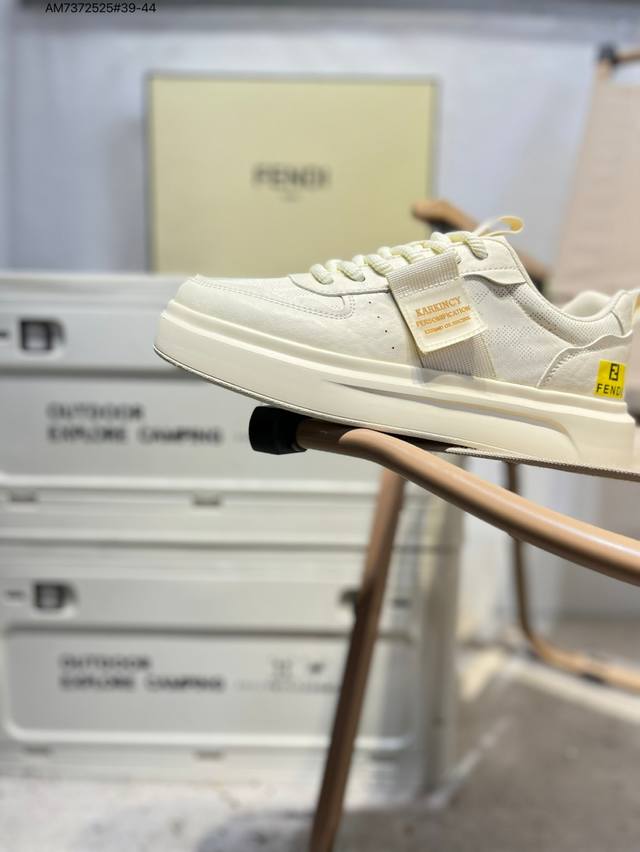 Fendi 芬迪 板鞋 休闲鞋 独家官网一比一开模 渠道原装订单 釆用精选舒适面料 鞋面走线工整 清晰质感 高端时尚 简约大气7E1493 Am7372525#