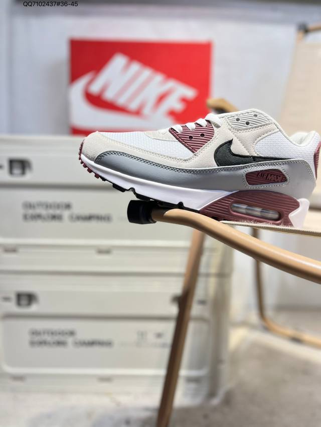 耐克Nike Air Max 90 经典复古小气垫缓震跑鞋 鞋面由皮和革织物打造，犀利的条线打造出酷劲十的足视觉效果 网布鞋增面强透气性，穿着为极舒适 经可典视