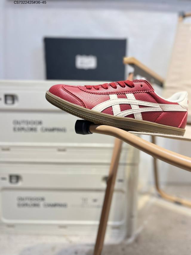亚瑟士 Onitsuka Tiger Tokuten 复古低帮休闲跑鞋 Tokuten的灵感来源于80年代的室内用鞋 T-Toe前足补强设计 室内鞋的橡胶大底元
