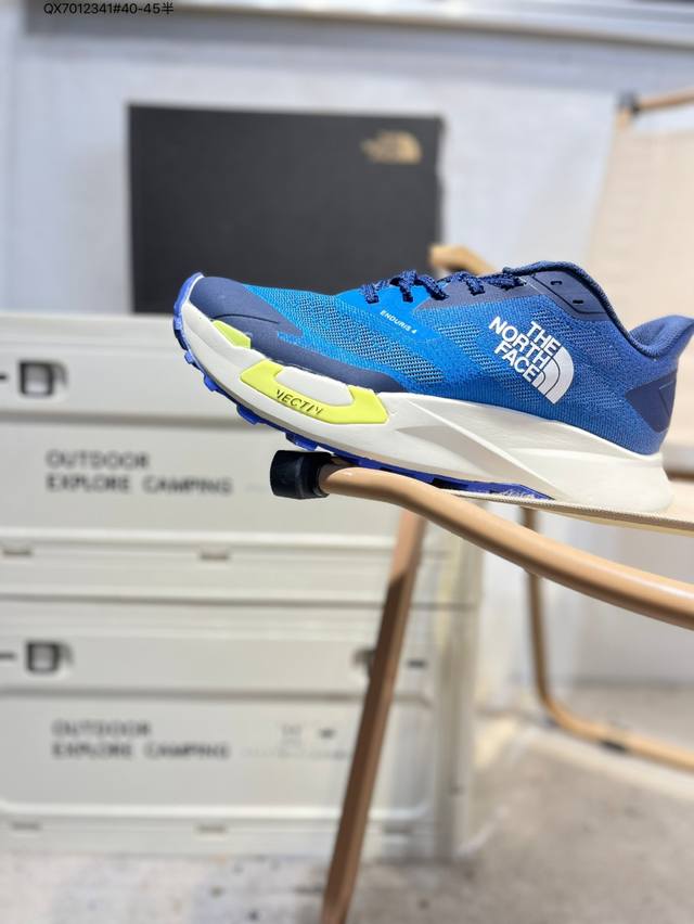 The North Face 北面 户外运动休闲登山鞋越野徒步鞋 大厂品质 面料采用进口面料 鞋底采用Vibram黄金大底 专门为鞋底设计的橡胶以出色的耐磨性