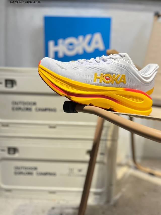 Hoka One One Bondi 9 机能缓震跑鞋 #鞋面部分采用工程网眼面料，可以确保必要的透气性能。使用了全新的莱卡橡筋，这大大提升了鞋面的硬度，由此增