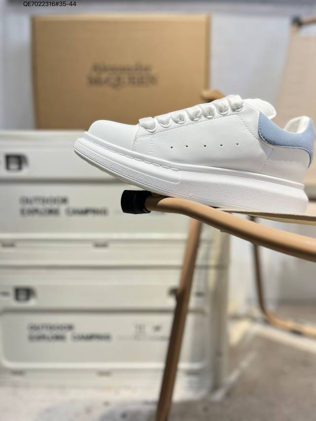 Alexander Mcqueen 麦昆 亚历山大麦昆亚历山 大盒包装 Ss春夏首发 时尚代表的小姐姐 肯定要走在时尚的风口！鞋子独特的个性增加十足的魅力，上脚