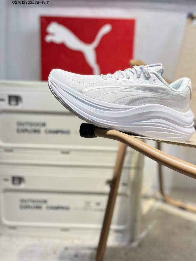 彪马Puma Magmax Nitro 低帮专业越野跑步鞋 实拍首发 这款鞋5Mm的前后掌落差能让你贴近自然跑的步态 使你的身体对鞋子的缓震和支撑特性依赖变少