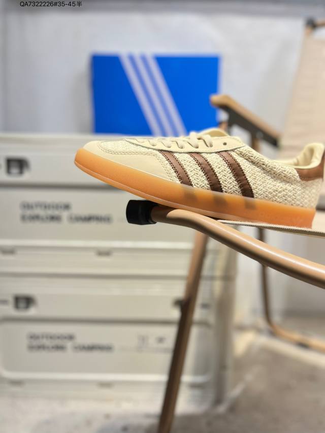 Adidas Originals Gazelle Indoor 三叶草休闲防滑耐磨低帮板鞋 鞋头出色设计 塑就出众贴合感 稳固的后跟贴合足部曲线设计 软弹舒适