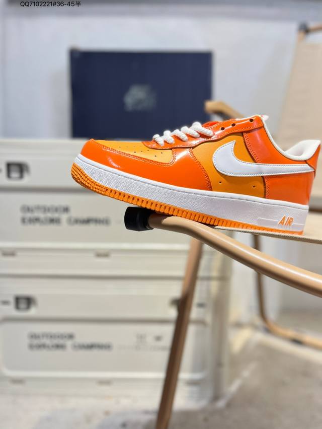 耐克 Nike Air Force 1 '07空军一号 百搭休闲运动板鞋。柔软、弹性十足的缓震性能和出色的中底设计，横跨复古与现代的外型结合，造就出风靡全球三十