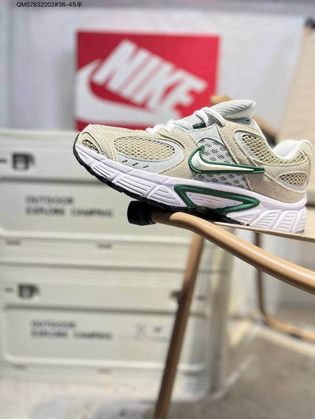 Nike V5 Rnr 舒适百搭防滑耐磨 低帮跑步鞋 舒适有型适合日常穿着该鞋款延续千禧年经典设计搭载泡绵中底厚实而轻盈匠心细节巧搭立体耐克勾标志焕新演绎复古跑