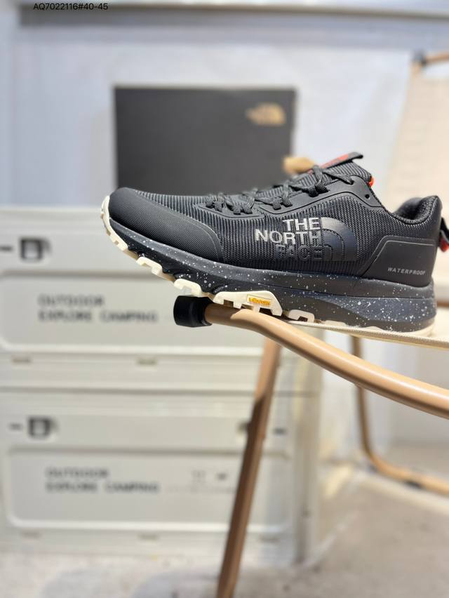 The North Face 北面 户外运动休闲登山鞋越野徒步鞋 大厂品质 面料采用进口面料 鞋底采用Vibram黄金大底 专门为鞋底设计的橡胶以出色的耐磨性