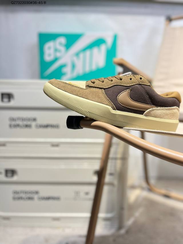 耐克Nike Sb Force 58 运动滑板鞋。这是一款将前沿创新带入街头的单品，它具有硫化杯底，具有出色的耐用性和灵活性。使用柔软皮革和帆布拼接，在饰面上放