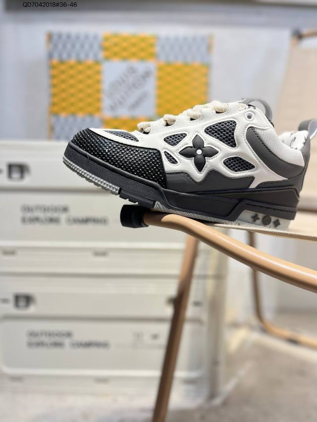 Louis Vuitton Trainer Sneaker Low 路易威登 休闲运动文化百搭板鞋 舒适防滑底和百搭性霸屏整个时尚娱乐圈 细节调整完美主义 鞋面