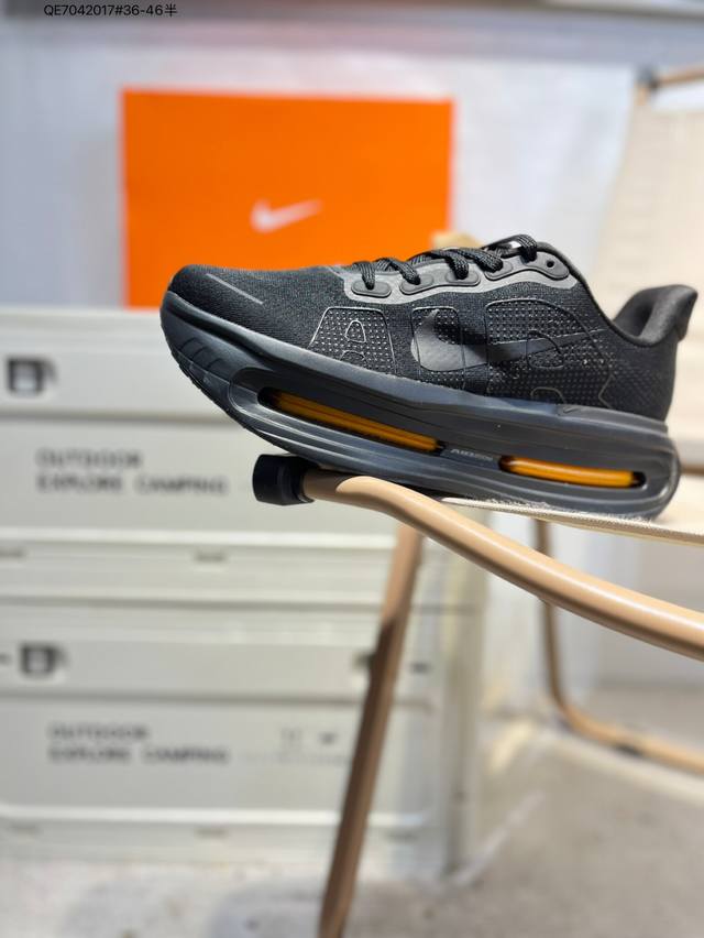 Nike Vomero Premium 耐克 舒适减震防滑 低帮跑步鞋 全掌Reactx泡绵中底 前掌和后跟还配备了Air Zoom气垫单元 据说跑起来更快更舒