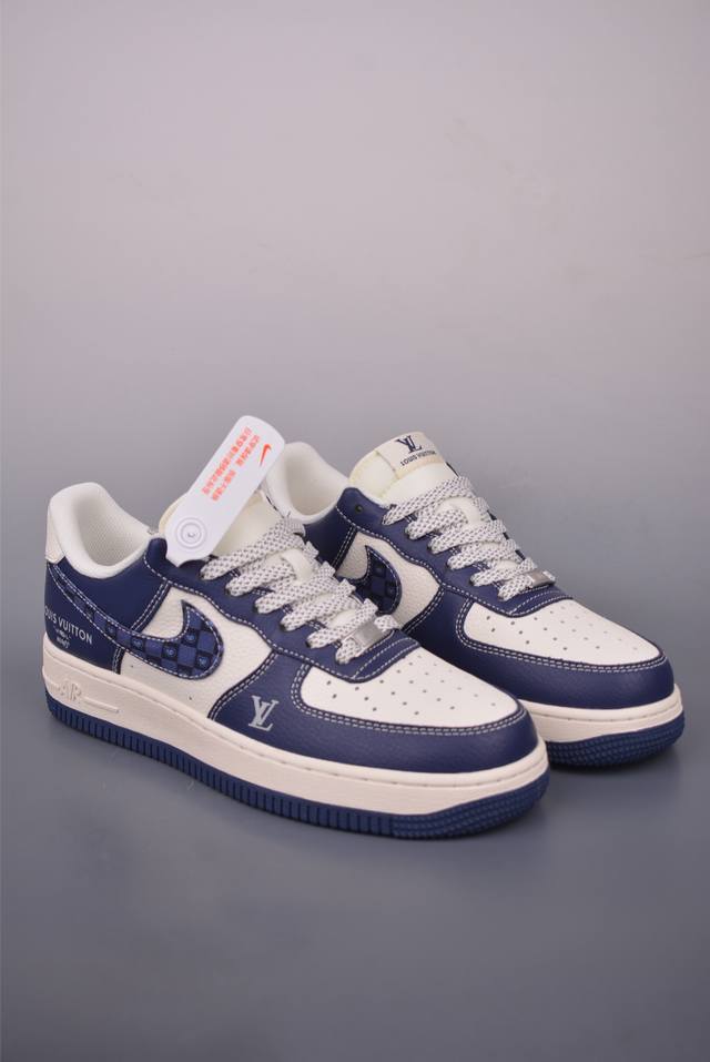Nike Air Force 1 Low Lv联名 原楦头原纸板 打造纯正空军版型 专注外贸渠道 全掌内置蜂窝气垫 原盒配件 原厂中底钢印、拉帮完美 官方货号: