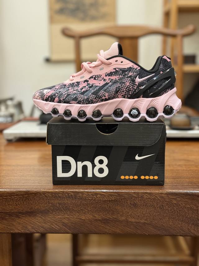 Nike Air Max Dn8 舒适减震防滑耐磨低帮跑步鞋 男女同款 Nike 旗下 Air Max 家族正式迎来最新成员 Air Max Dn8，此鞋款旨在