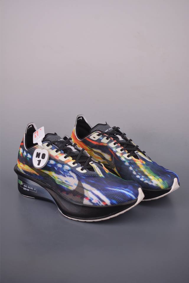 Nike Zoomx Vaporfly Next%4 减震马拉松跑步鞋 全掌碳纤维 原楦原纸版数据开发版型 采用同源数据开发Flyknit织物融合Tpu丝半透明
