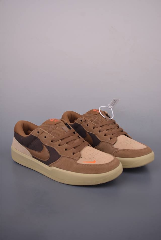 耐克Nike Sb Force 58 硫化杯底 传统篮球风格 原楦版型 Nike Sb Force 58 男 女滑板鞋采用包边设计 经久耐穿 硫化结构则有效提升