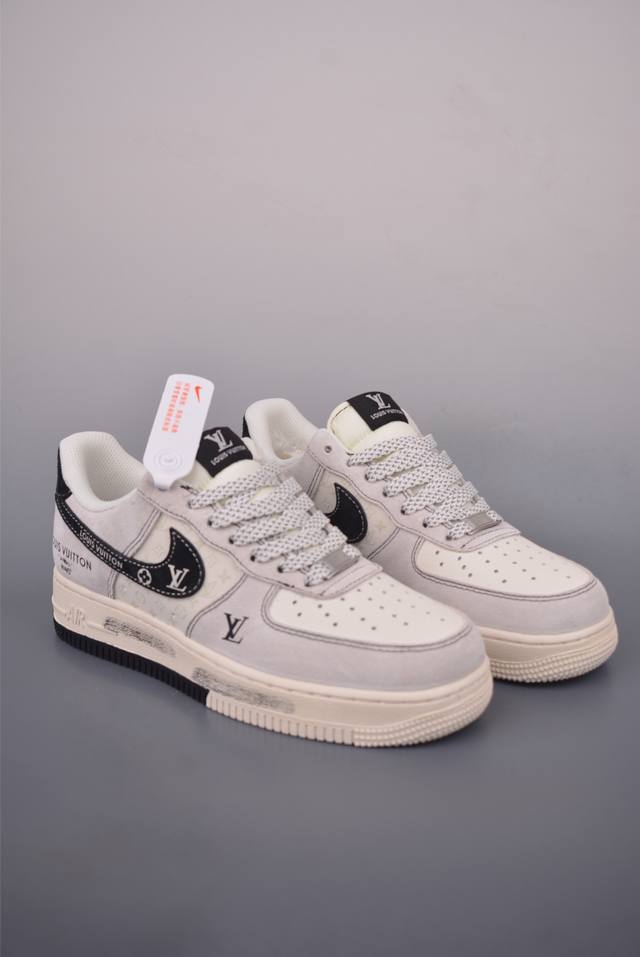 Nike Air Force 1 Low Lv联名 原楦头原纸板 打造纯正空军版型 专注外贸渠道 全掌内置蜂窝气垫 原盒配件 原厂中底钢印、拉帮完美 官方货号: