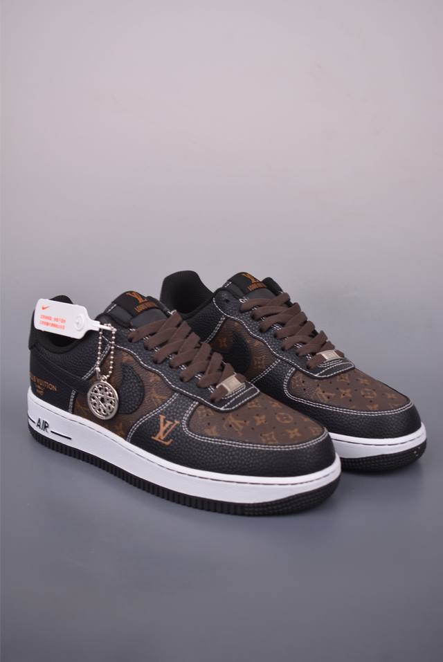 Nike Air Force 1 Low Lv联名 原楦头原纸板 打造纯正空军版型 专注外贸渠道 全掌内置蜂窝气垫 原盒配件 原厂中底钢印、拉帮完美 官方货号: