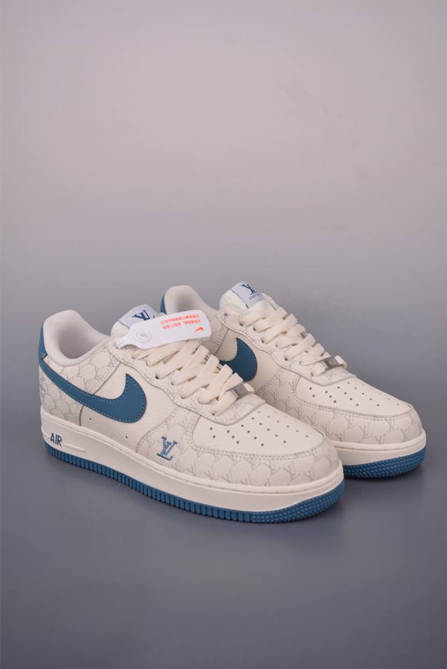 Nike Air Force 1 Low Lv联名 原楦头原纸板 打造纯正空军版型 专注外贸渠道 全掌内置蜂窝气垫 原盒配件 原厂中底钢印、拉帮完美 官方货号: