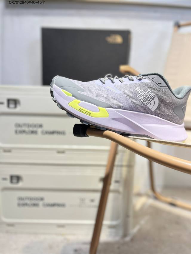 The North Face 北面 户外运动休闲登山鞋越野徒步鞋 大厂品质 面料采用进口面料 鞋底采用Vibram黄金大底 专门为鞋底设计的橡胶以出色的耐磨性
