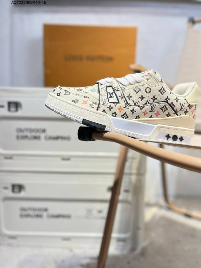 路易威登 Louis Vuitton Lv路易威登板鞋 新款 Lv Trainer最新配色运动鞋 L家 篮球鞋风格运动鞋 该鞋由艺术总监 Virgil Ablo