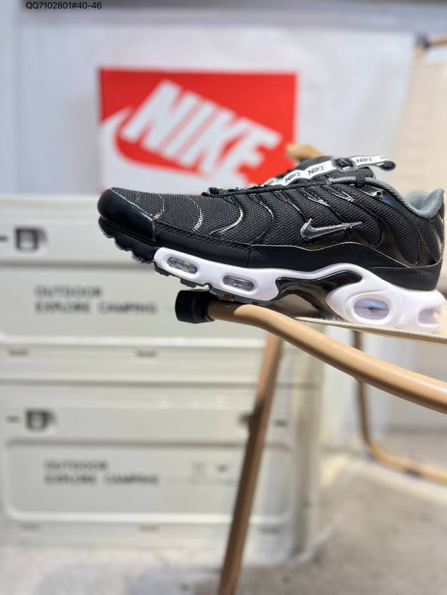 Nike Air Max Plus 耐克 轻便缓震 耐磨大气垫系列 跑鞋 全新的鞋面材质搭配Tpu波浪纹理与内靴设计 打造如袜子般的贴合支撑体验 带来更加舒适的