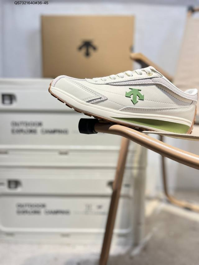 Descente Cron Racer 迪桑特休闲鞋，女款设计，迪桑特Cron Racer系列是一款融合日系极简设计与功能科技的多场景休闲鞋，核心特点如下：1.
