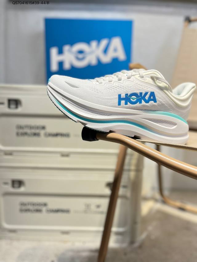 Hoka Bondi 9全新配色 这个品牌来自于新西兰的毛利语，Hoka表示大地，One One表示飞越，连起来就是飞越地平线，One One不是读作“万万”，